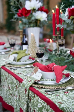 Couleur Nature Place Settings & Linens|Baies de houx Tablecloth in Red & Green