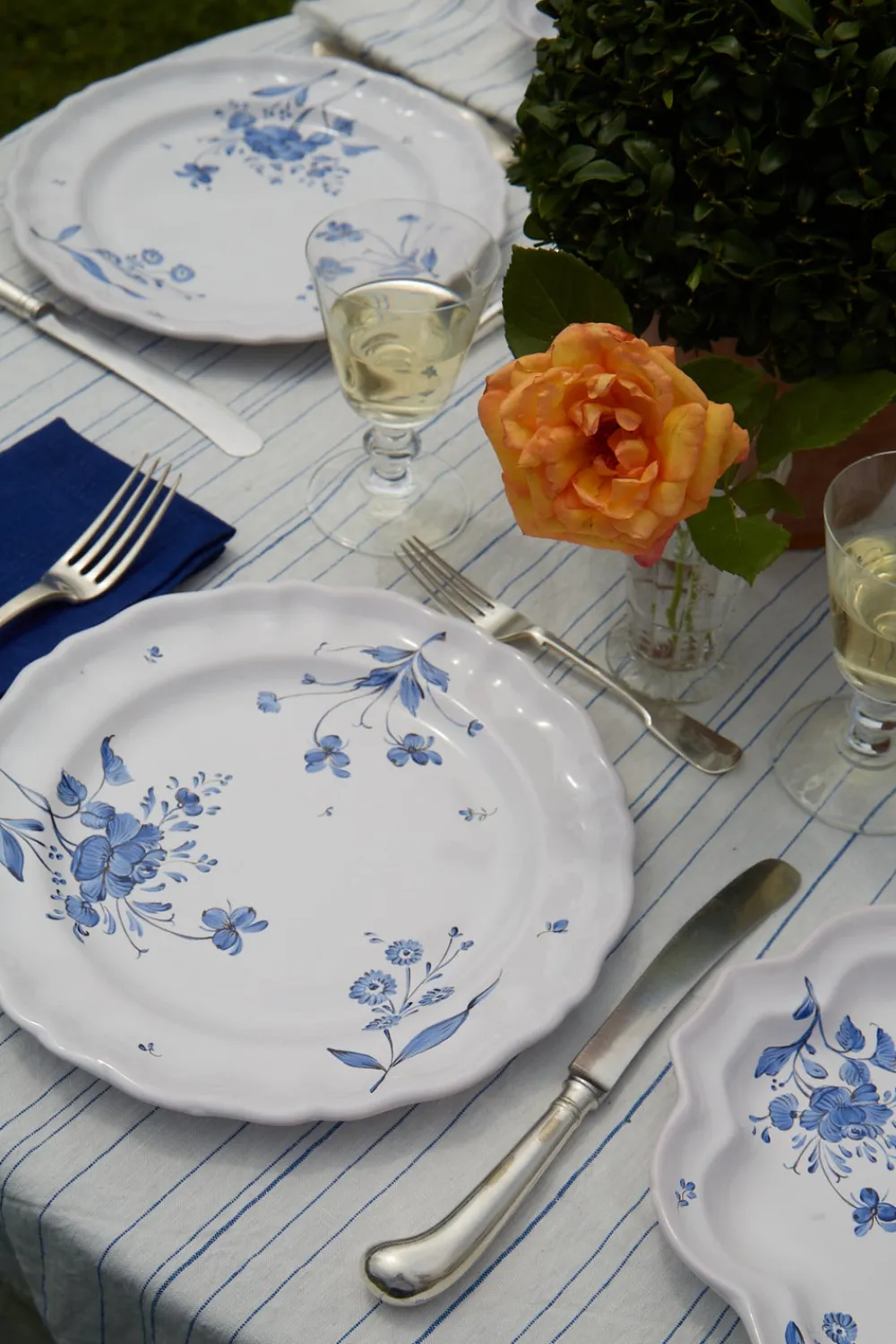 Z.d.G. Dinnerware|Camaieu Dinner Plate in Azur