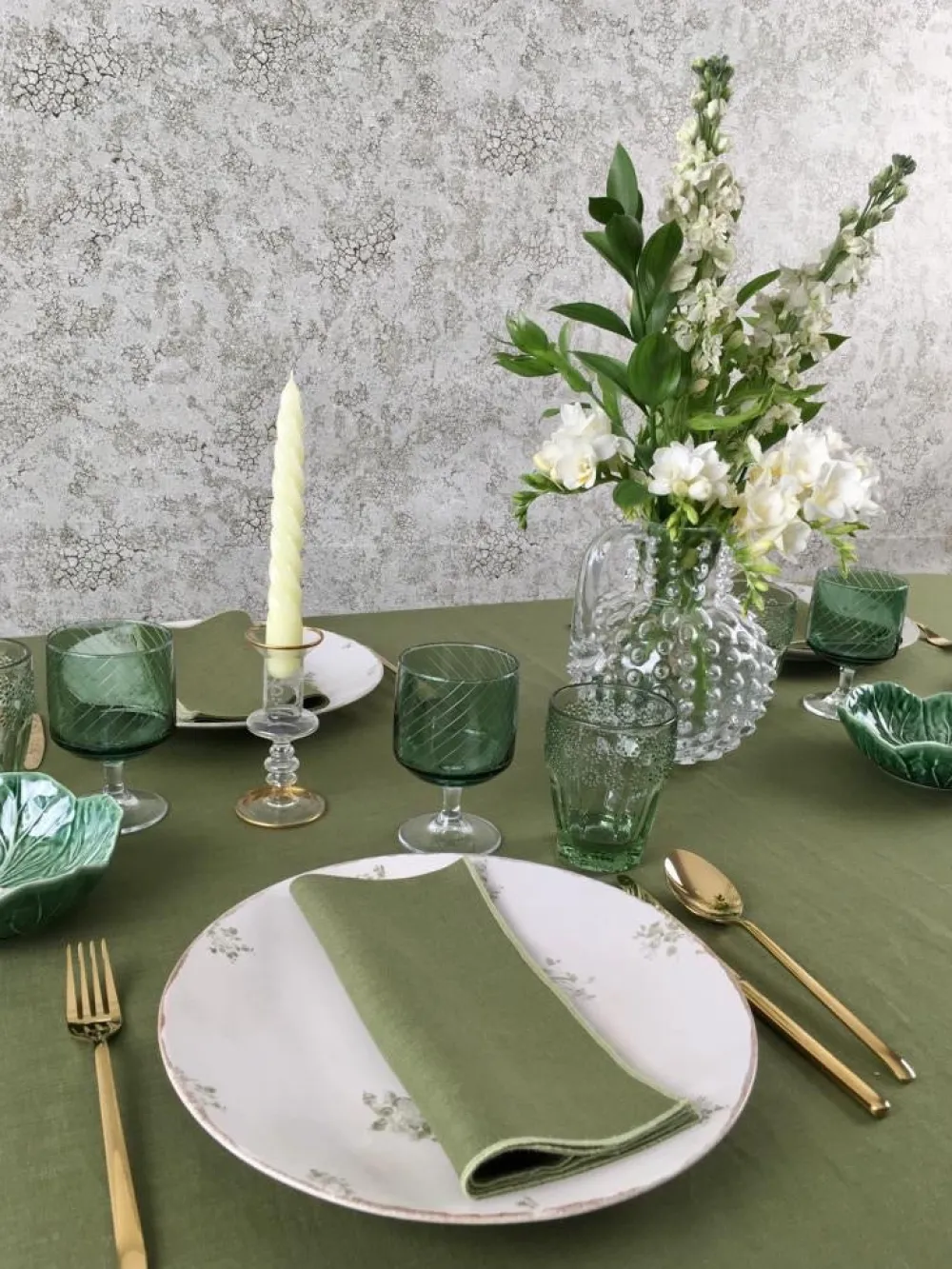 TriChi Design Place Settings & Linens|Cimen Napkin with Green Small Trim, Set of 4