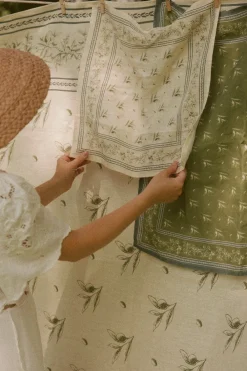 Cucina Cipoletti Place Settings & Linens|Cipoletti x Nadia Co. Fine Italian Linen Napkins, Set of 4