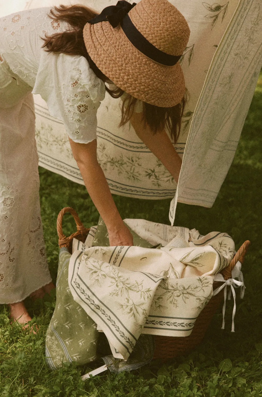 Cucina Cipoletti Place Settings & Linens|Cipoletti x Nadia Co. Fine Italian Linen Tablecloth