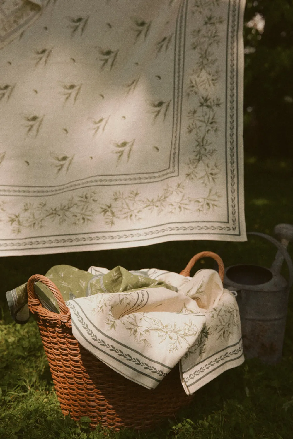 Cucina Cipoletti Place Settings & Linens|Cipoletti x Nadia Co. Fine Italian Linen Tablecloth