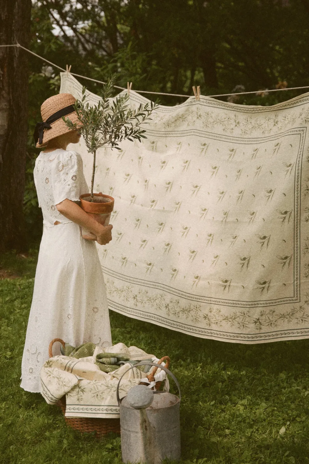 Cucina Cipoletti Place Settings & Linens|Cipoletti x Nadia Co. Fine Italian Linen Tablecloth