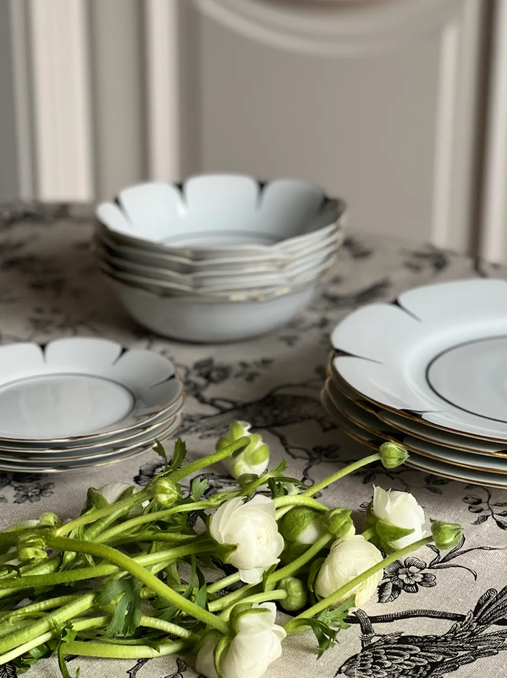 Molecot Dinnerware|Drops Charger Plate