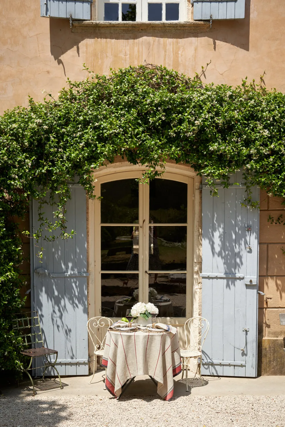 Caravan Place Settings & Linens|Eze 60x60 Tablecloth in Ivory & Red