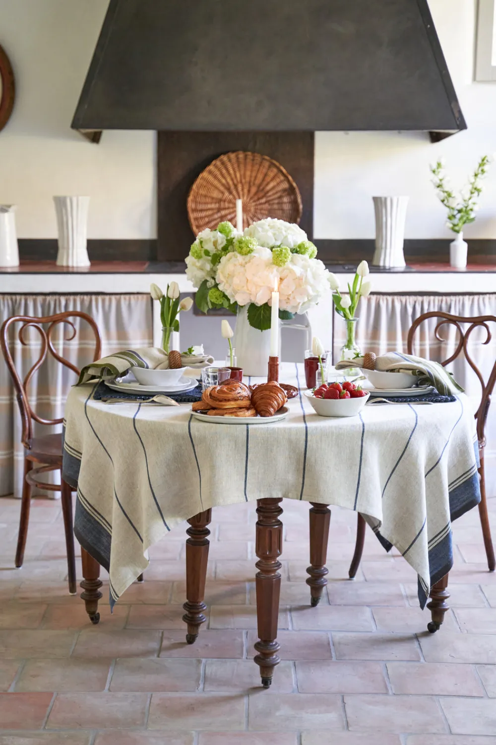 Caravan Place Settings & Linens|Eze 60x60 Tablecloth in Ivory & Blue