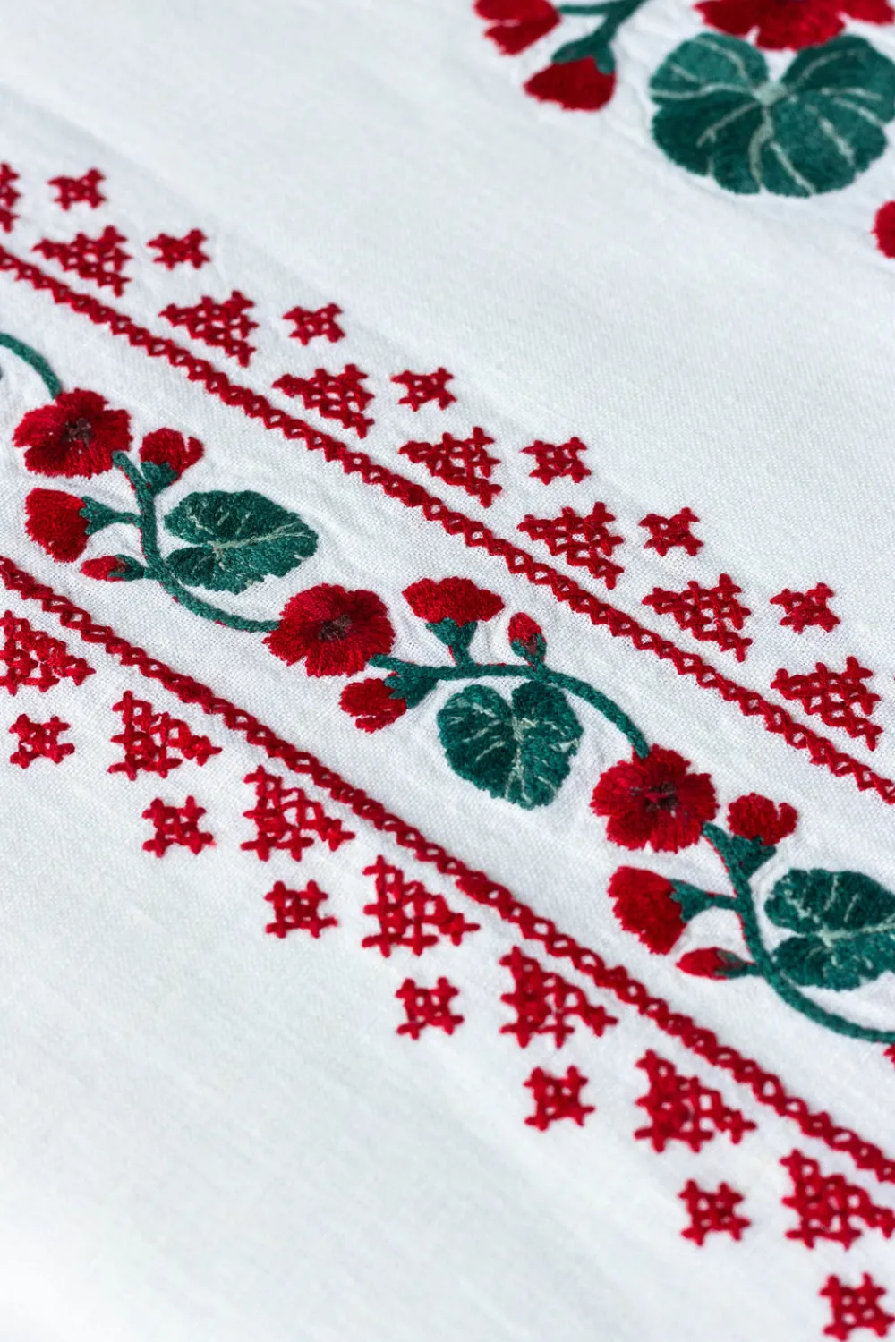 Esencial Hogar Place Settings & Linens|Geranio Rectangular Tablecloth