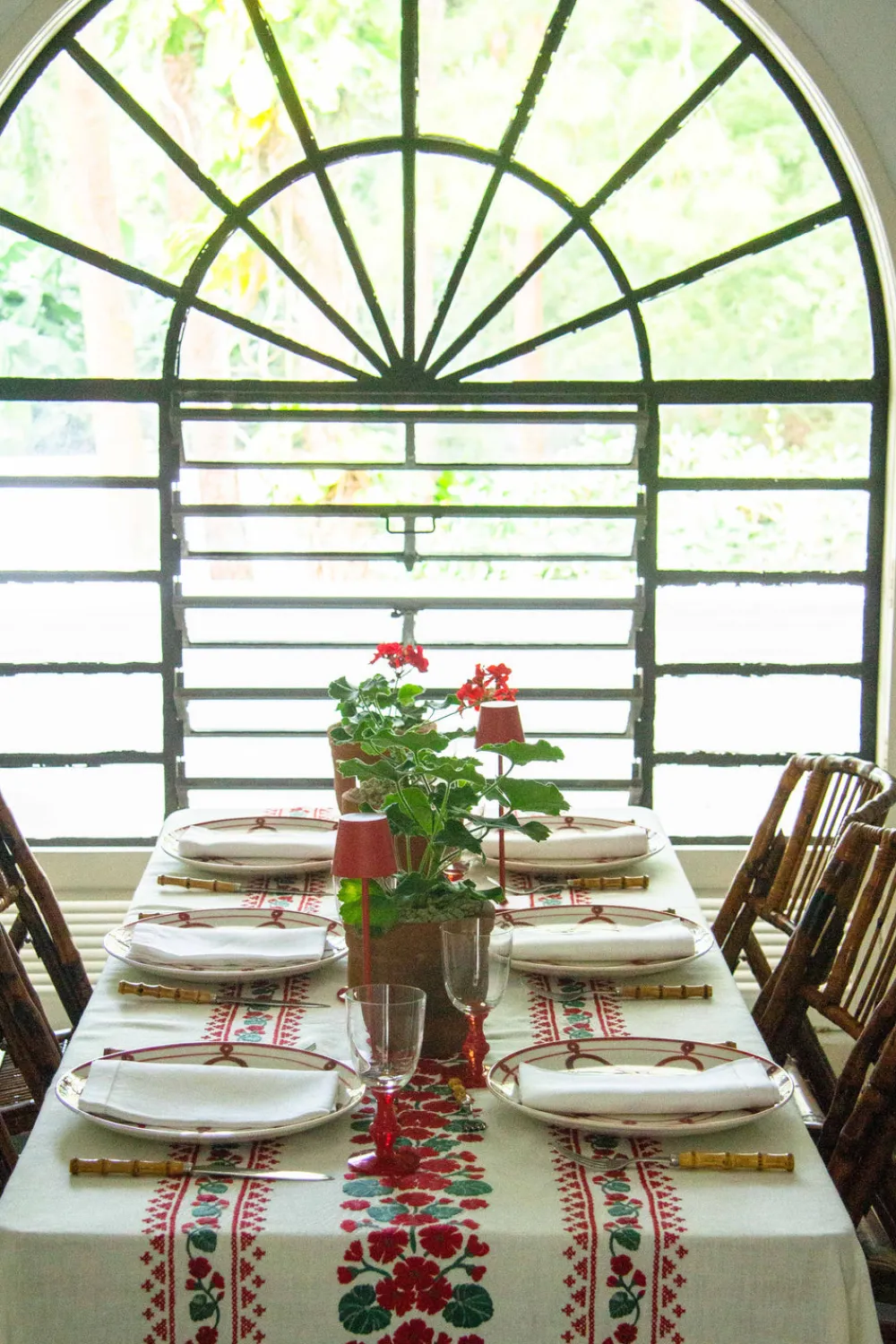 Esencial Hogar Place Settings & Linens|Geranio Rectangular Tablecloth