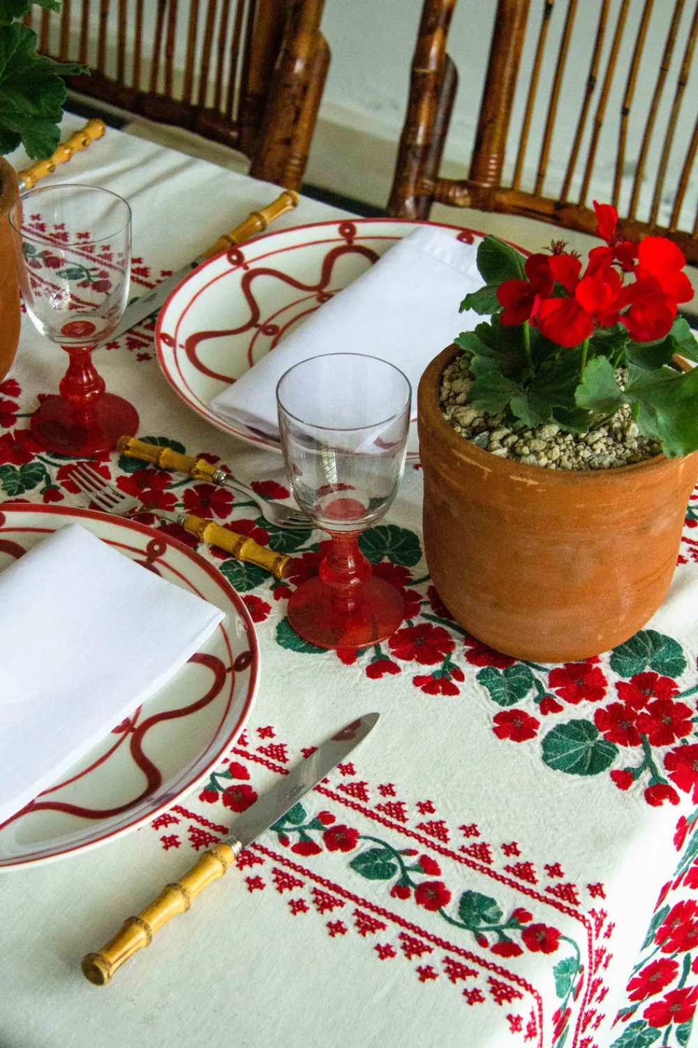 Esencial Hogar Place Settings & Linens|Geranio Rectangular Tablecloth