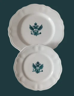 Sveva's Home Dinnerware|Hand-Painted Crest Plate, Set of 6