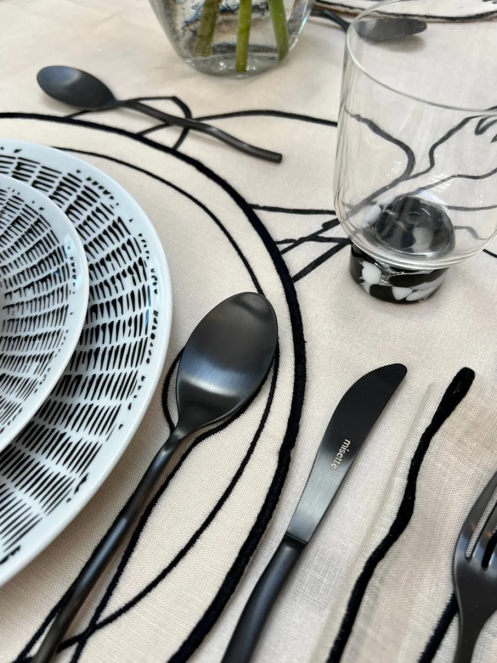 Misette Place Settings & Linens|Line Drawing Embroidered Linen Placemats, Set of 4