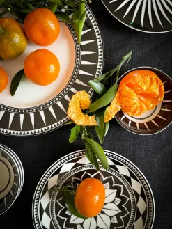 Caskata Dinnerware|Marrakech Rimmed Dinner Plate Black