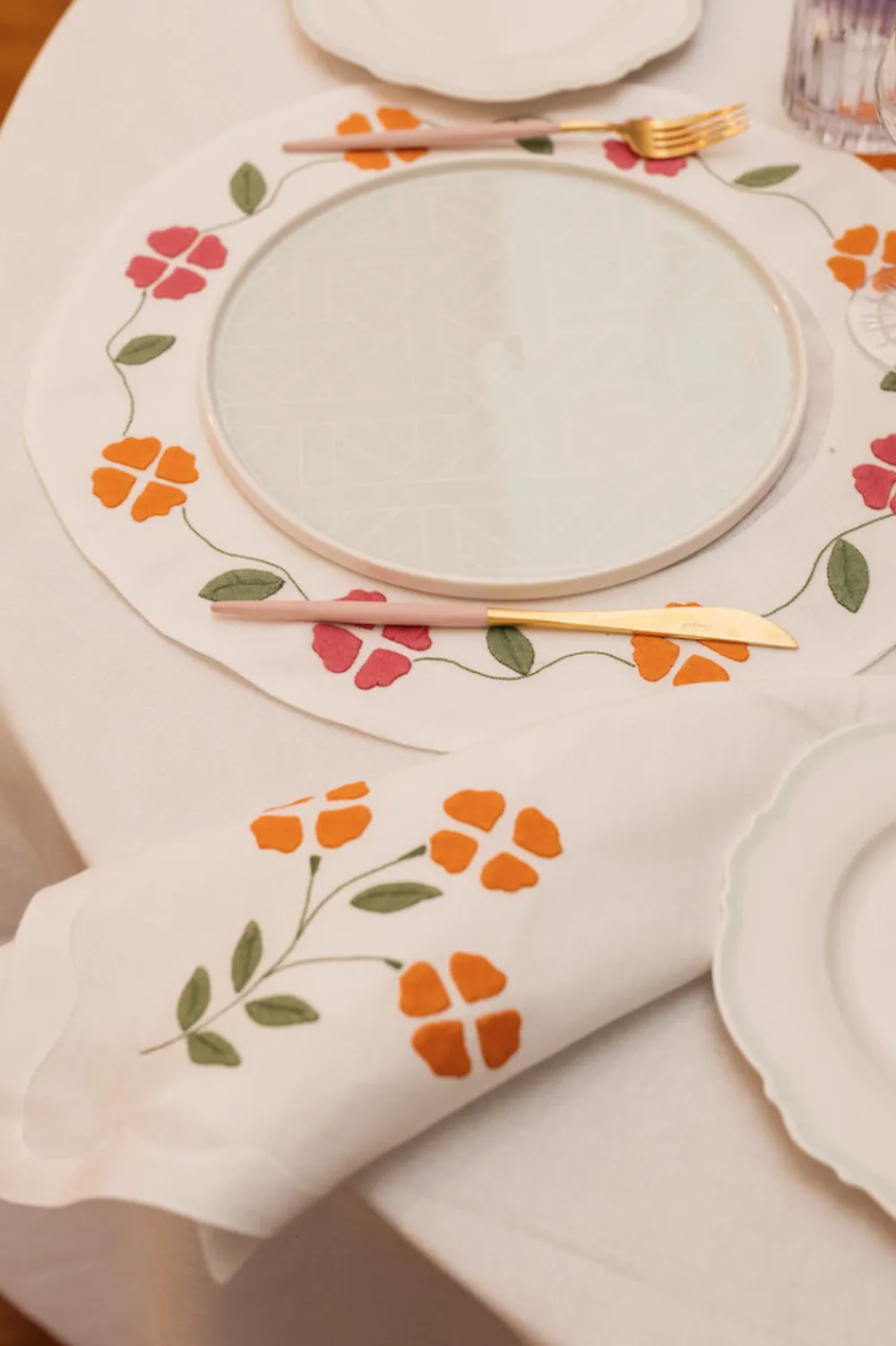 Elizabeth Lake Place Settings & Linens|Matisse Floral Dinner Napkins, Set of 2