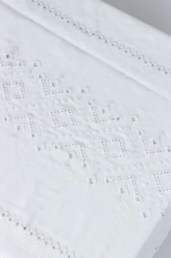 Esencial Hogar Place Settings & Linens|Ojete Rectangular Tablecloth in White