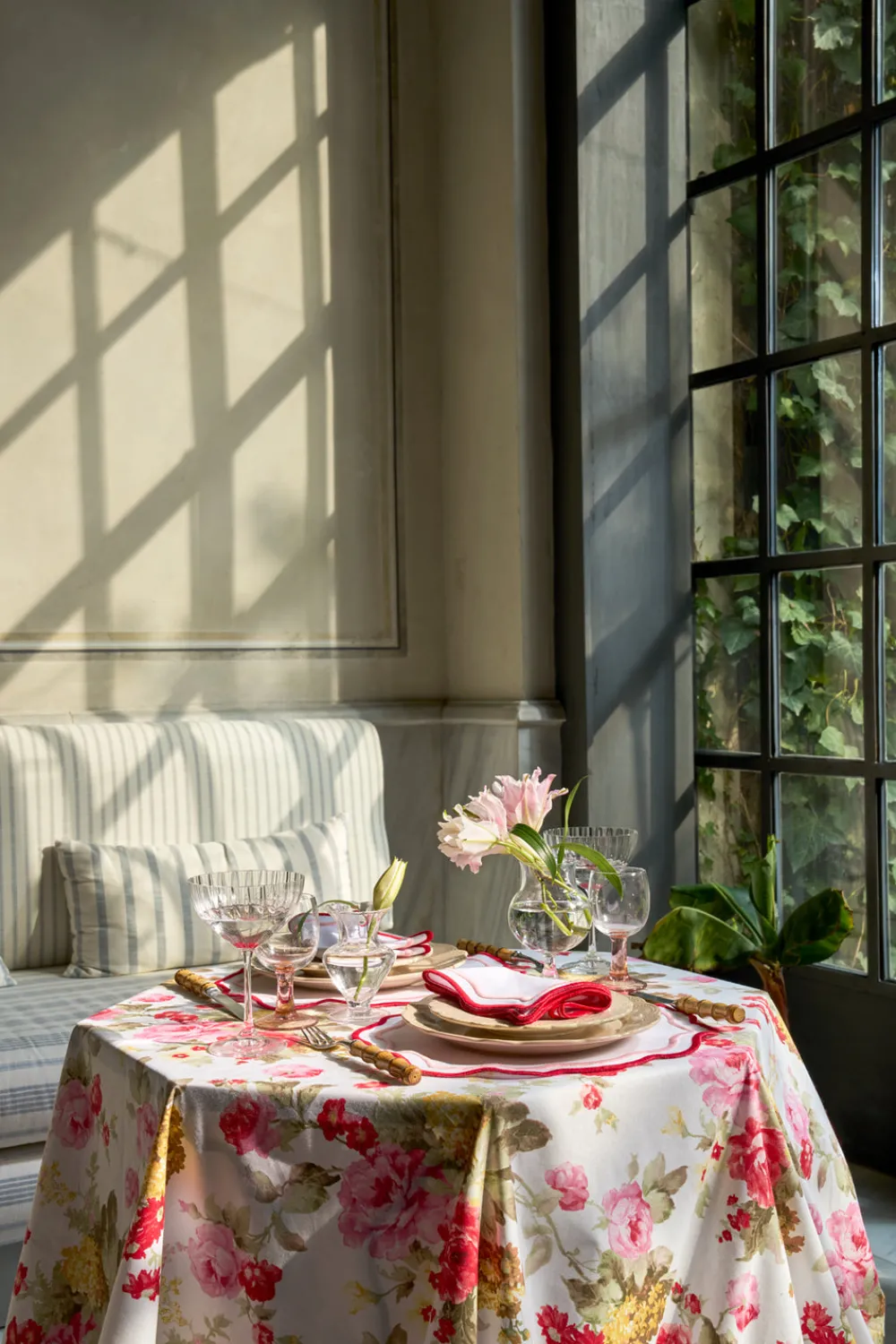 Loulou La Dune Place Settings & Linens|Wild Roses Tablecloth in White
